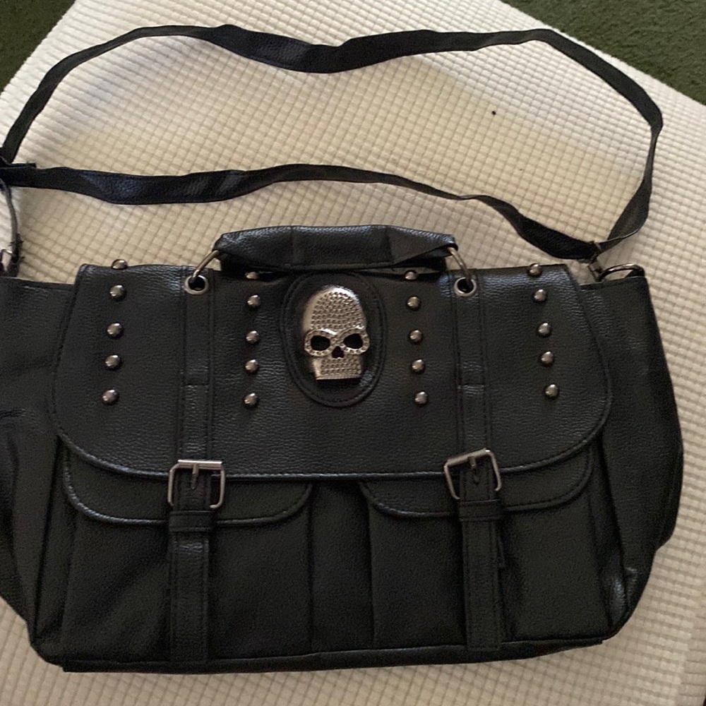 New black skull purse 13 x 9